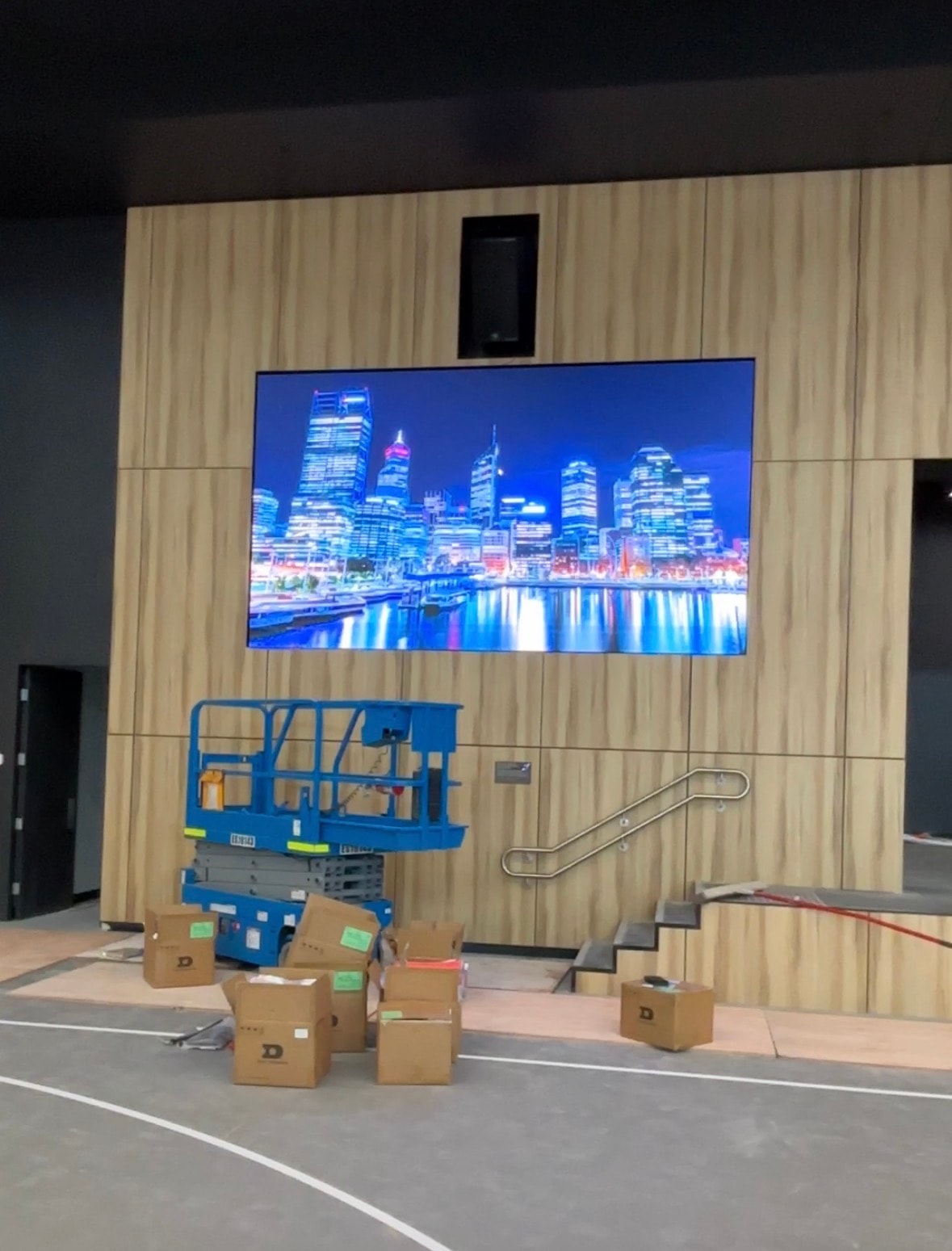 LED Videowall – indoor installation showing city skyline